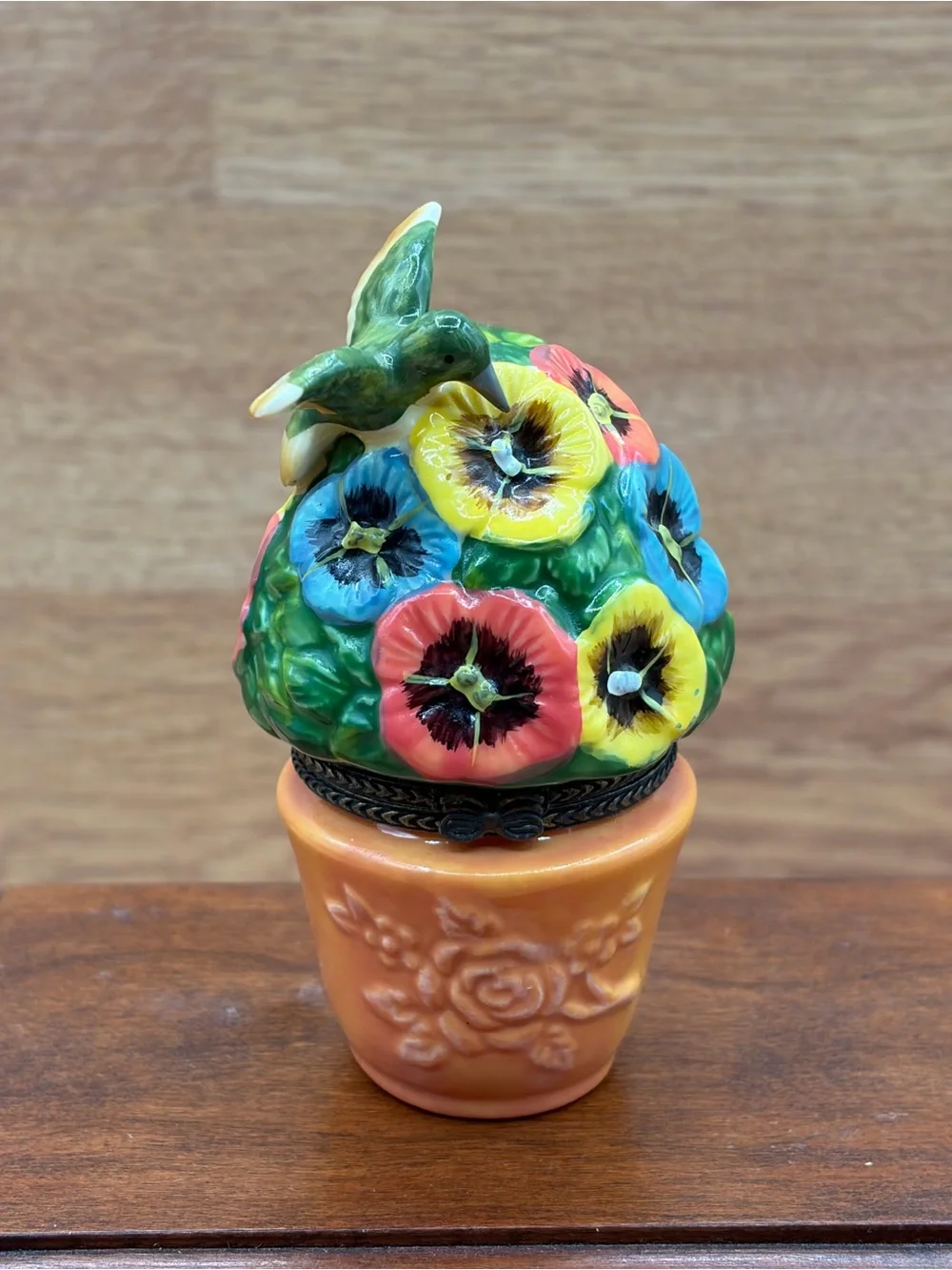 Vintage Hand Painted Pansies Flower Pot With Hummingbird Hinge Lid Trinket Box 1